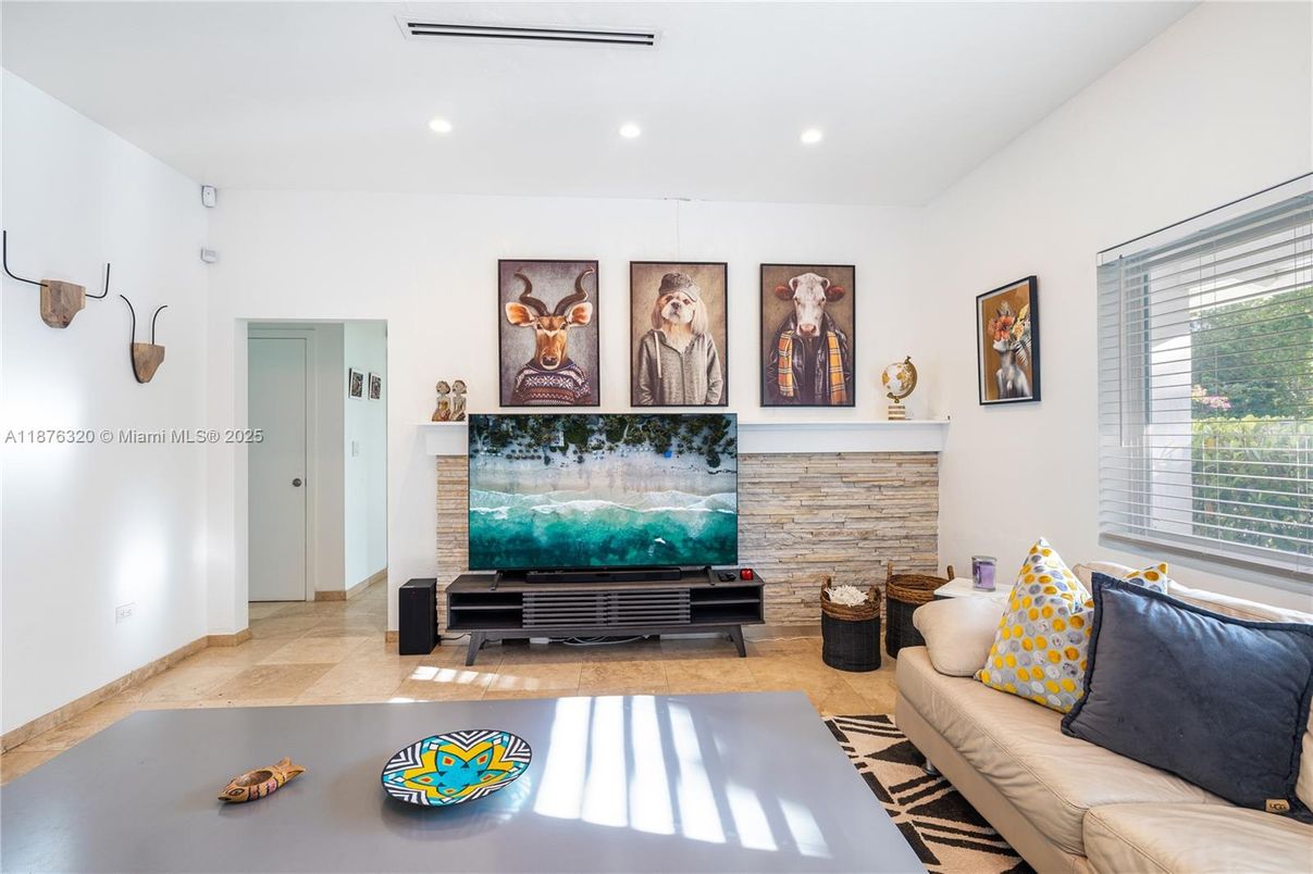 Fireplace, Interior, Living room, Recessed Lighting