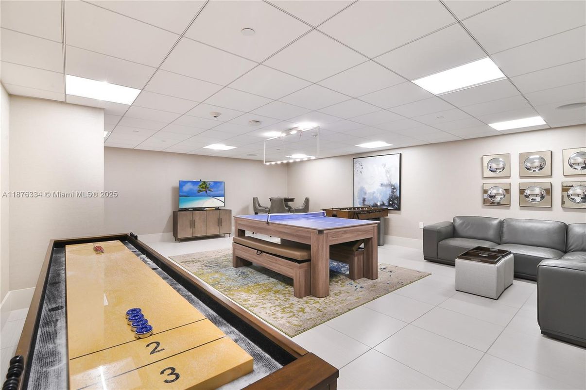 Billiard Table, Game Room, Interior, Living room, Recessed Lighting