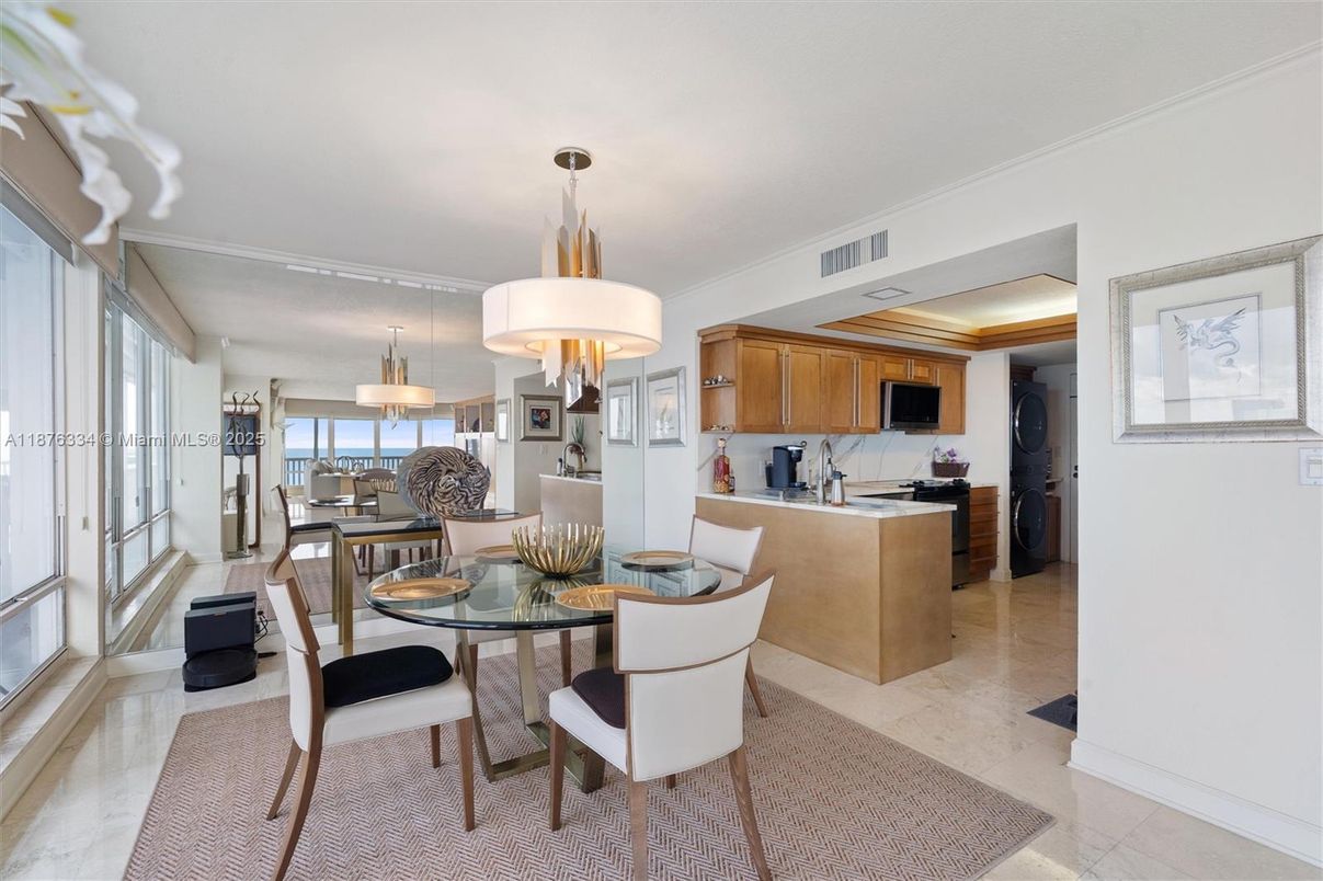 Chandelier, Dining room, Interior, Kitchen, Living room