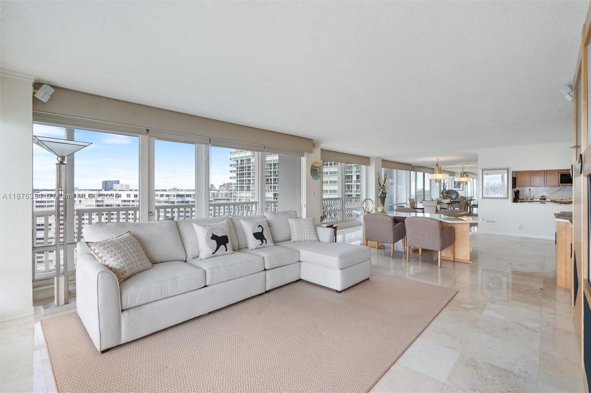 Chandelier, Dining room, Interior, Living room, Pendant Lights, Water