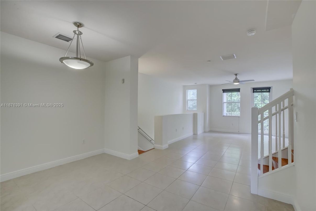 Empty room, Interior, Pendant Lights