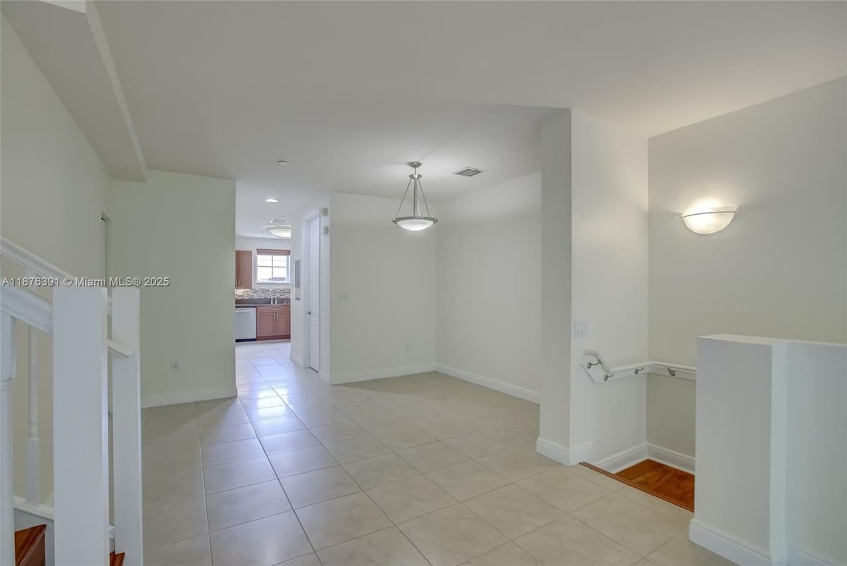 Empty room, Interior, Pendant Lights