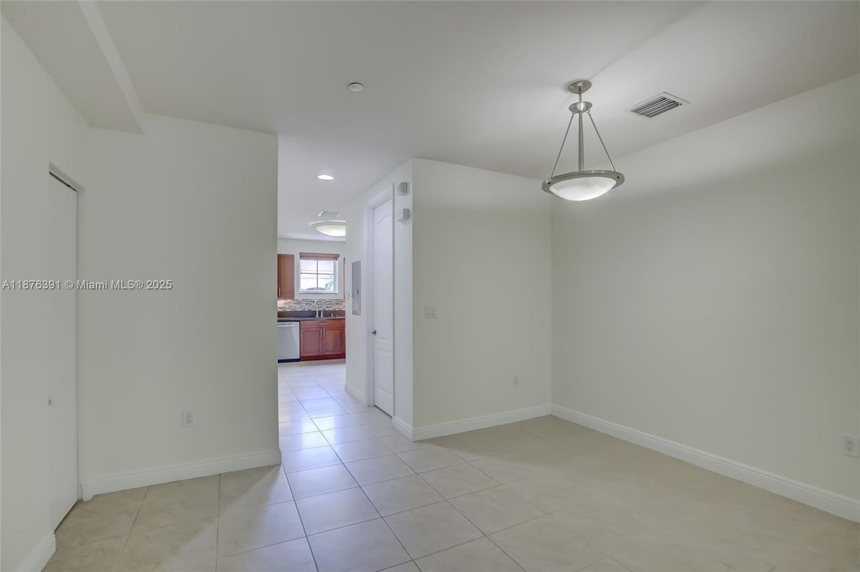Empty room, Interior, Pendant Lights, Recessed Lighting