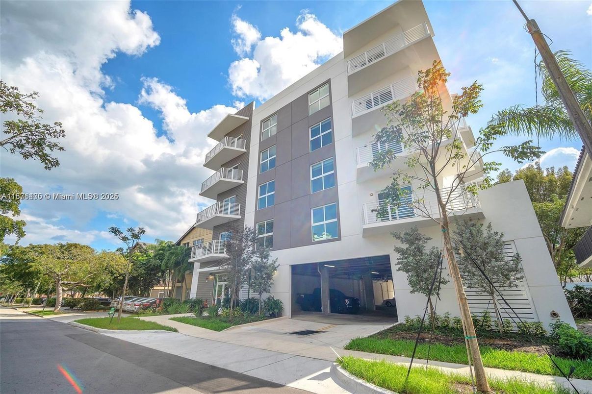 Exterior, Facade, Condo Building