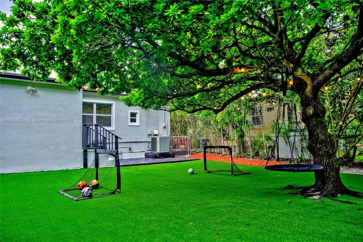 Backyard, Exterior