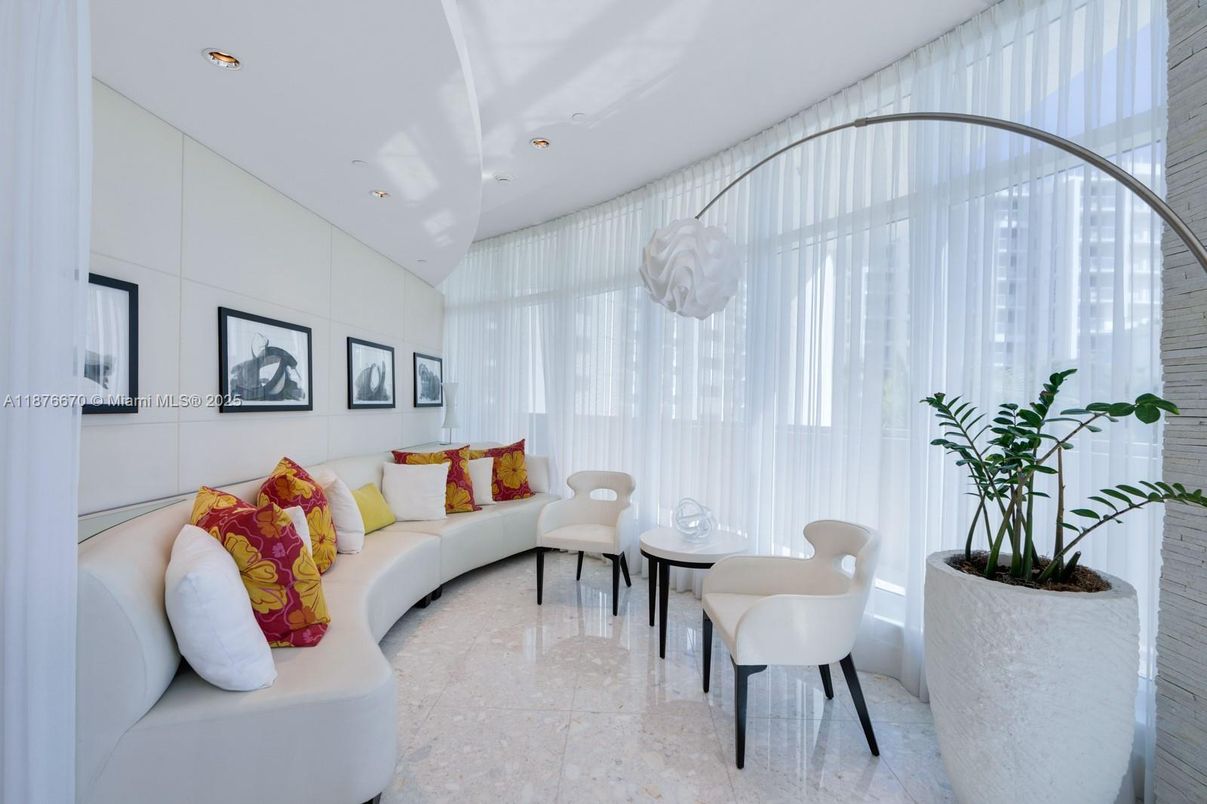 Dining room, Interior, Living room, Recessed Lighting