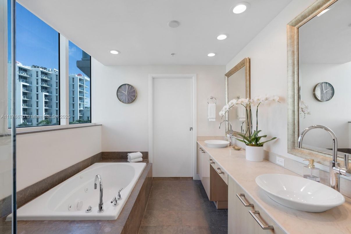 Bathroom, Dual Sink Vanities, Interior, Recessed Lighting