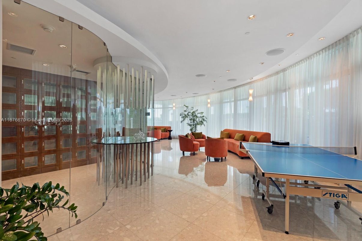 Game Room, Interior, Living room, Pendant Lights, Recessed Lighting