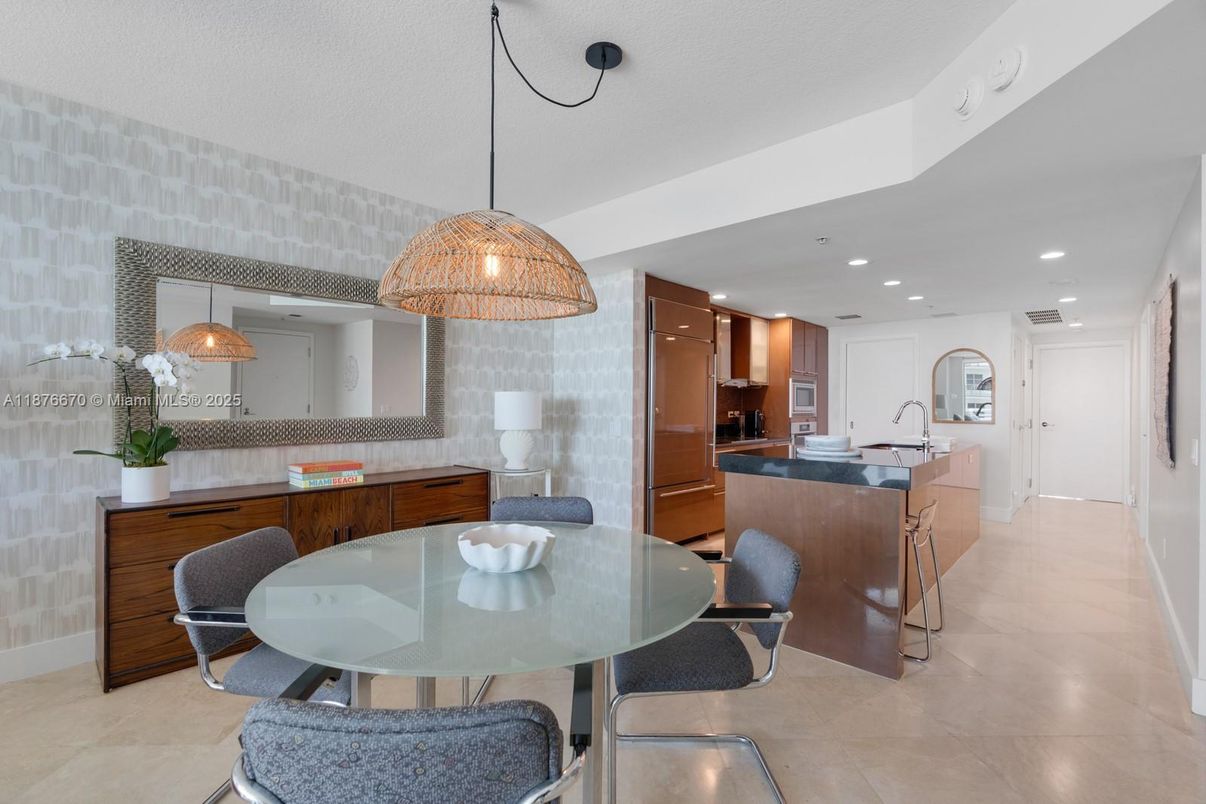 Dining room, Interior, Kitchen, Pendant Lights, Recessed Lighting