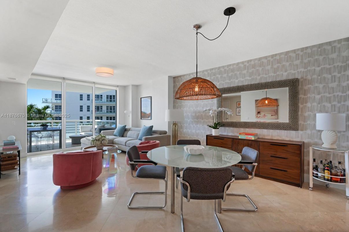 Dining room, Interior, Living room, Pendant Lights