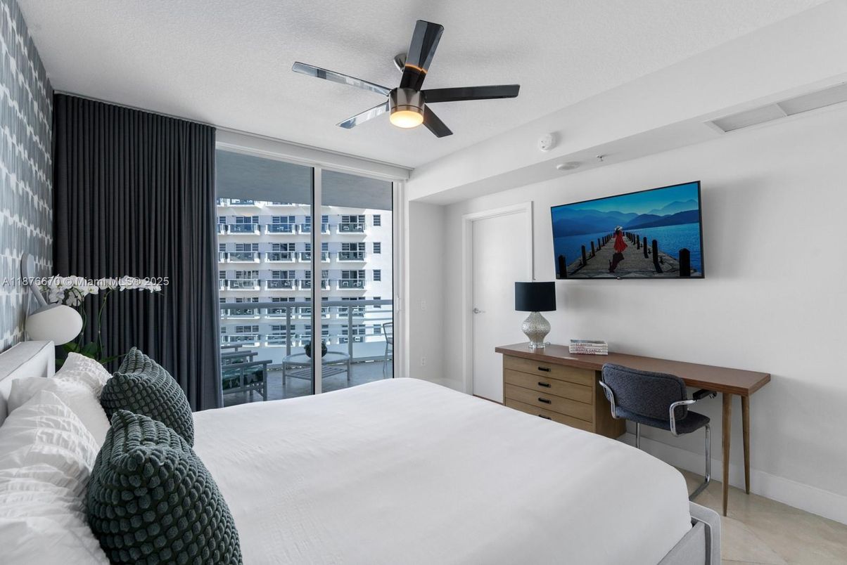 Bedroom, Interior, Water