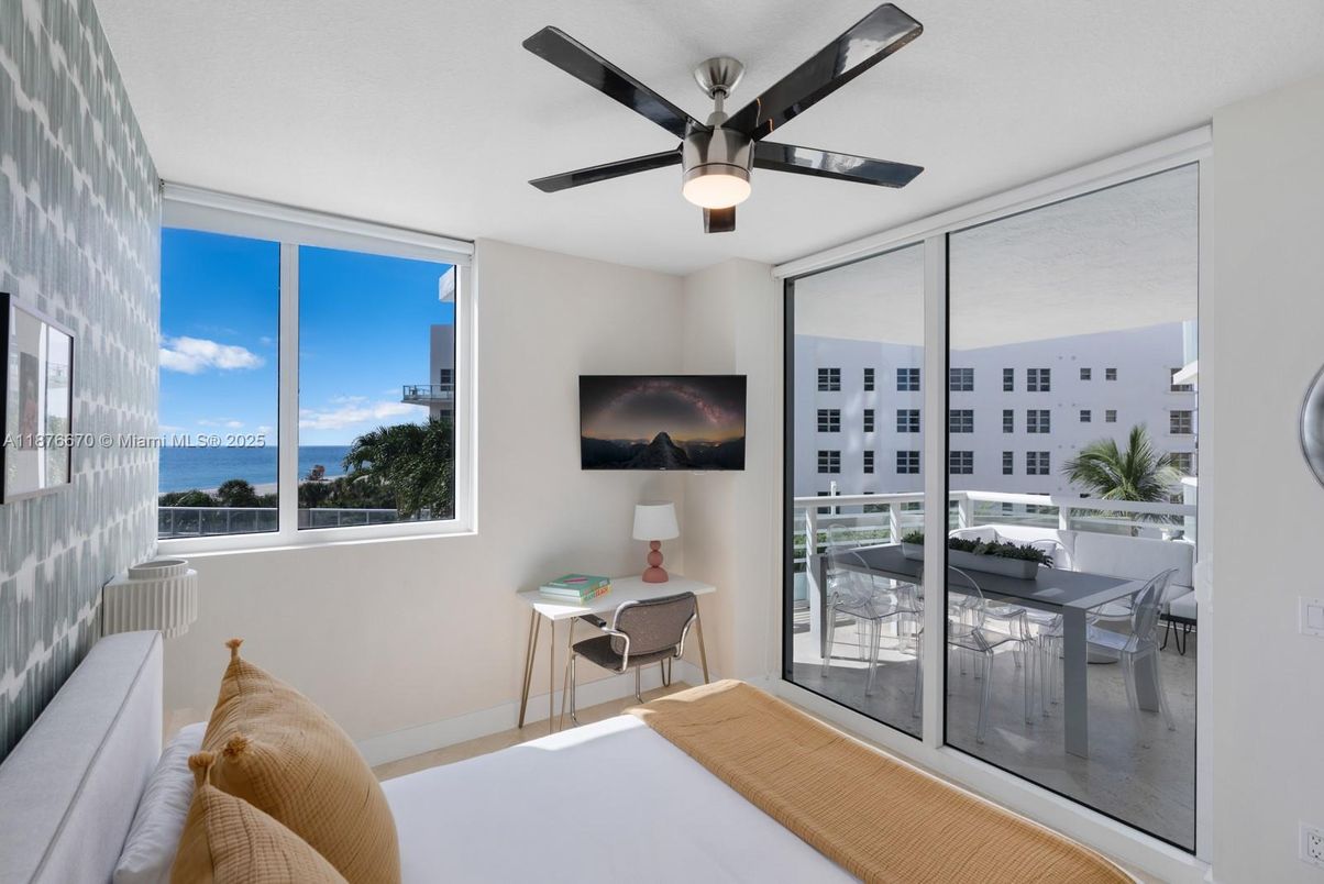 Bedroom, Interior, Water