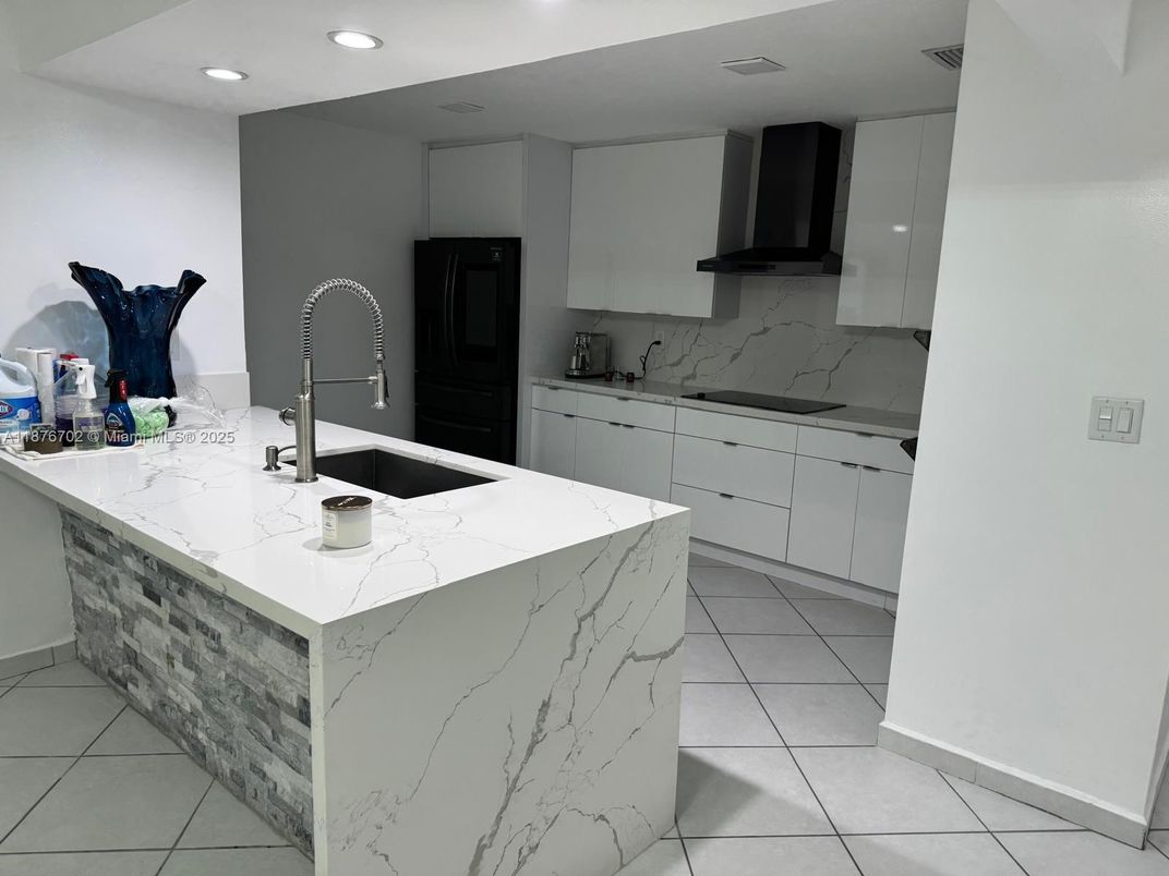 Interior, Kitchen, Marble Walls, Recessed Lighting
