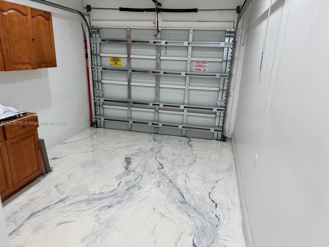 Garage, Interior, Marble