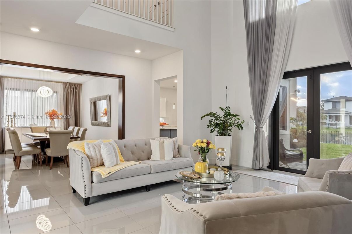 Dining room, Interior, Living room, Recessed Lighting