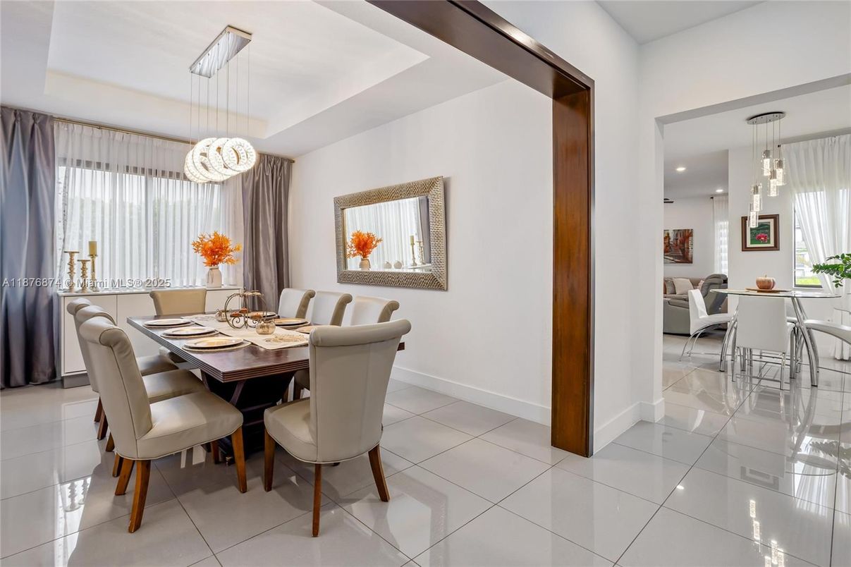 Dining room, Interior, Pendant Lights, Recessed Lighting