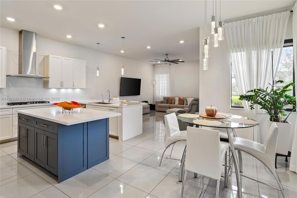 Dining room, Interior, Kitchen, Living room, Pendant Lights, Recessed Lighting, Stainless Steel Appliances