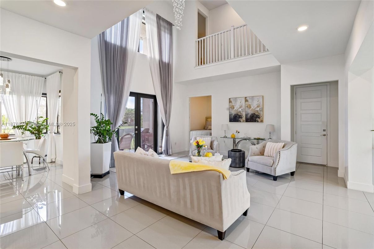 Interior, Living room, Pendant Lights, Recessed Lighting