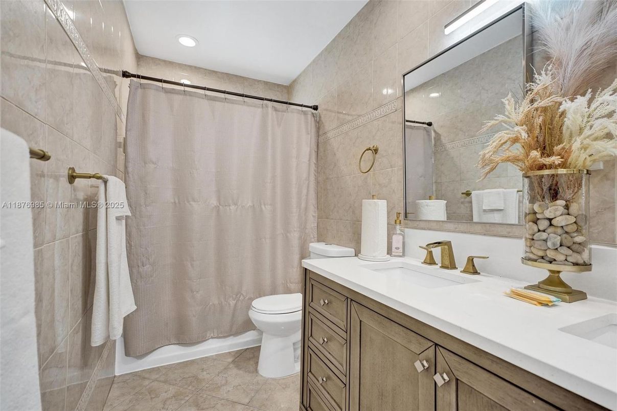 Bathroom, Interior, Recessed Lighting