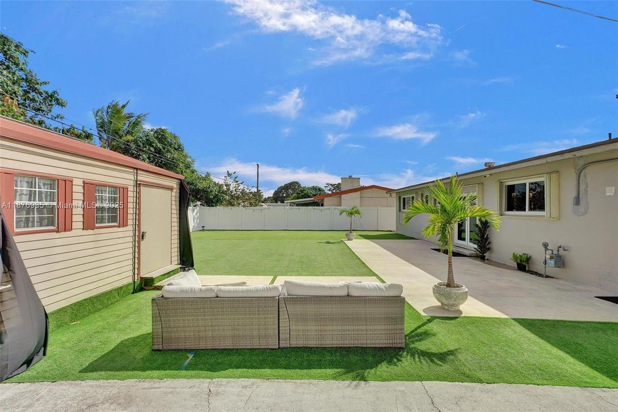 Backyard, Exterior