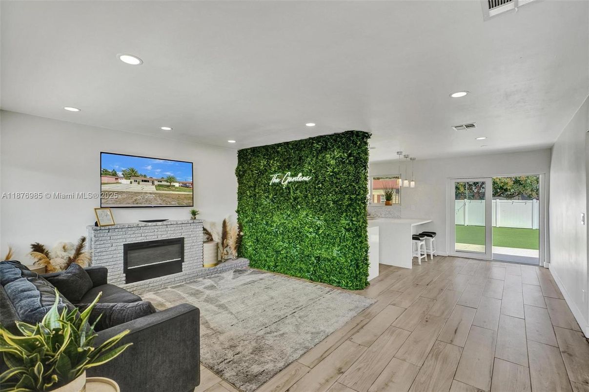 Fireplace, Interior, Living room, Pendant Lights, Recessed Lighting, Wood Texture Flooring