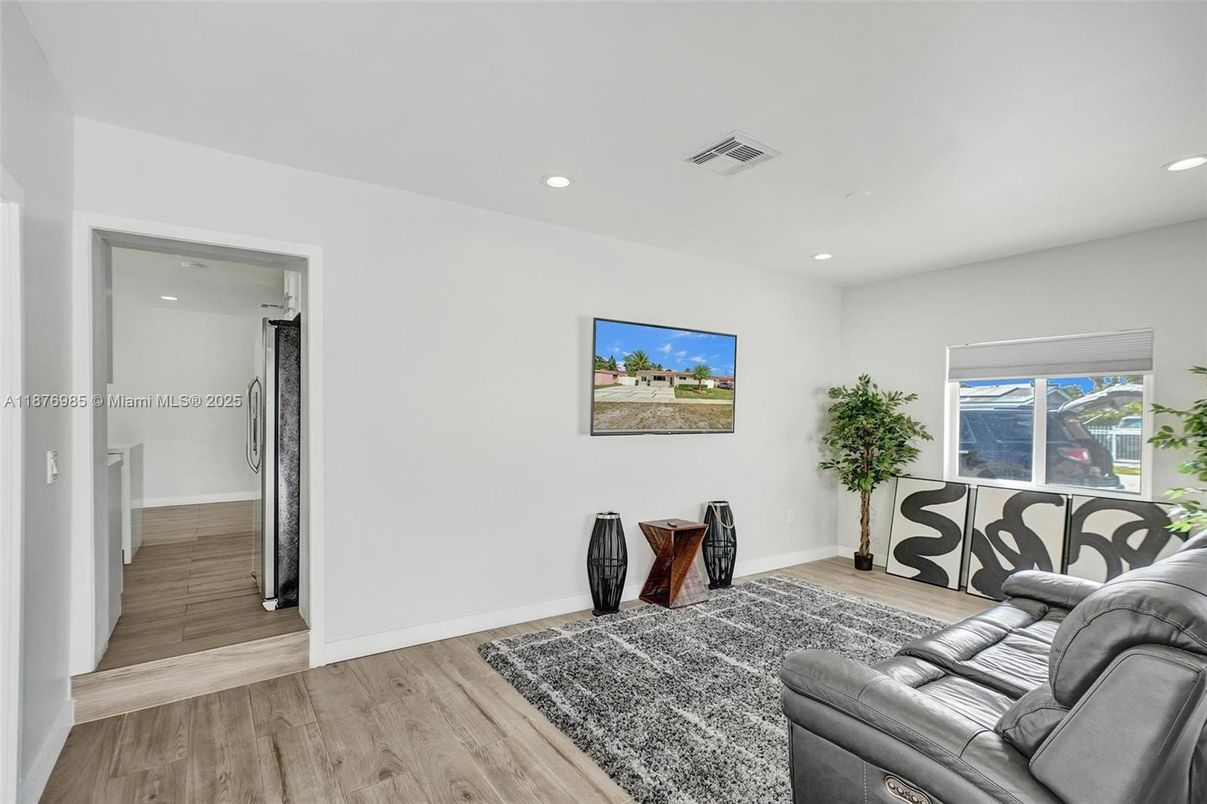 Interior, Recessed Lighting, Wood Texture Flooring