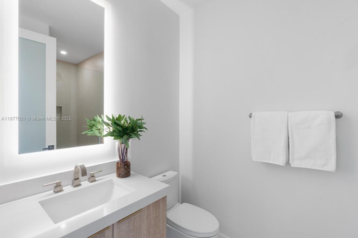 Bathroom, Interior, Recessed Lighting