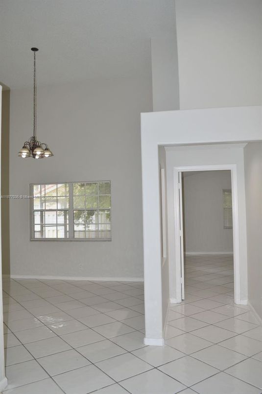 Empty room, Interior, Pendant Lights