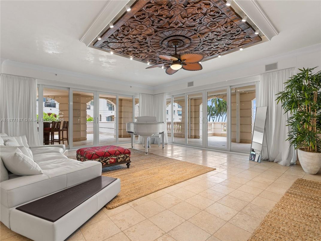 Interior, Living room, Piano
