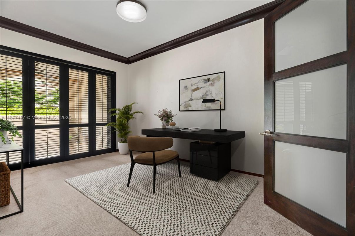 Home Office, Interior