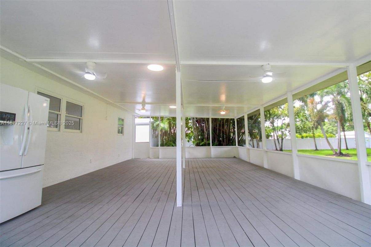 Interior, Recessed Lighting, Sun Room, Wood Texture Flooring