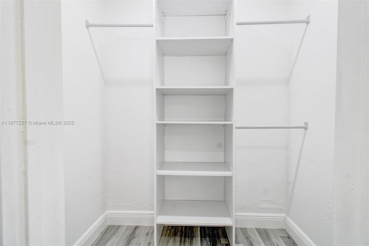 Interior, Walk-in Closets, Wood Texture Flooring