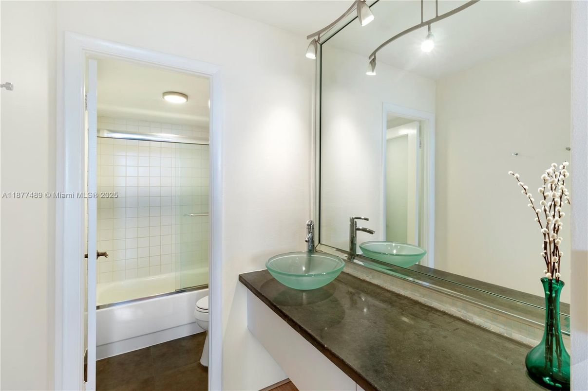 Bathroom, Interior, Recessed Lighting