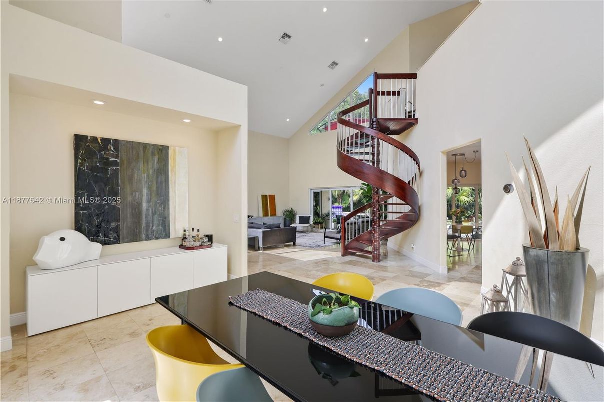 Dining room, Interior, Piano, Recessed Lighting