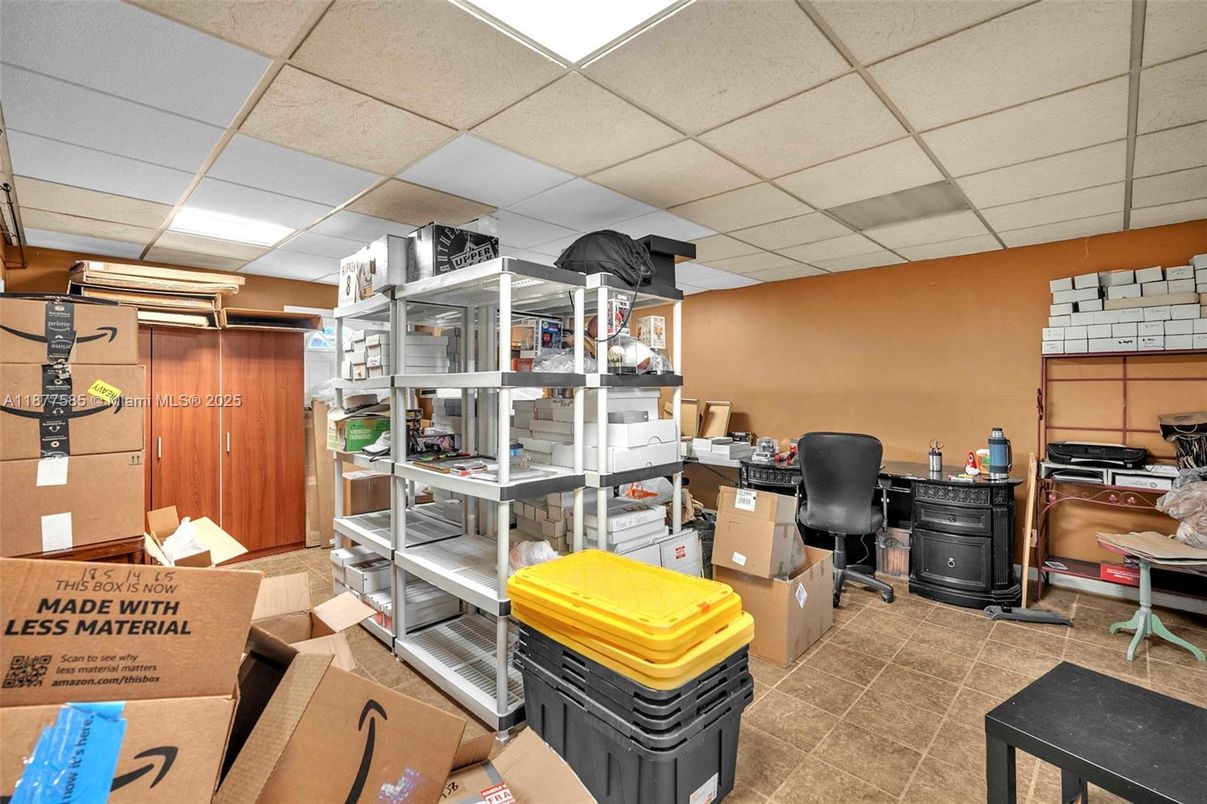 Home Office, Interior