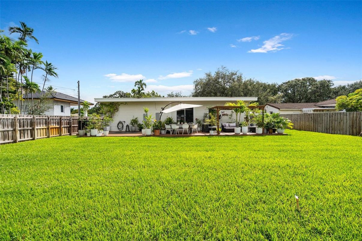 Backyard, Exterior