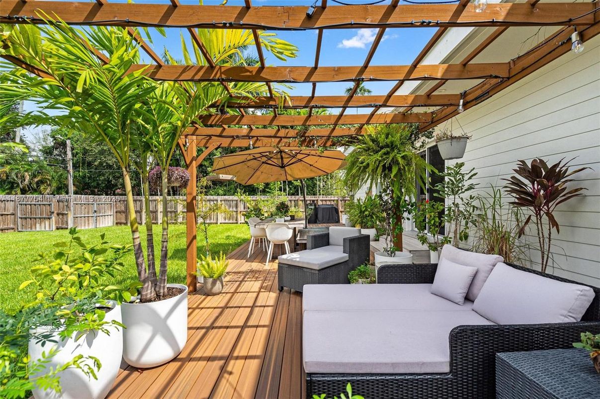 Backyard, Exterior