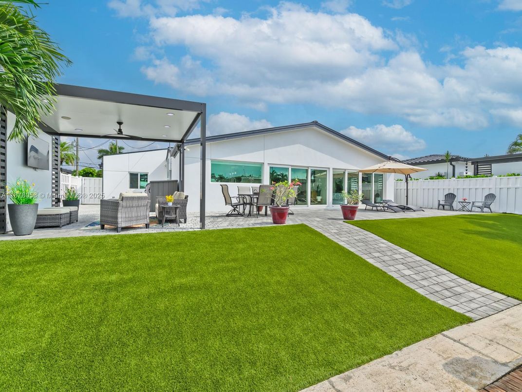 Backyard, Exterior