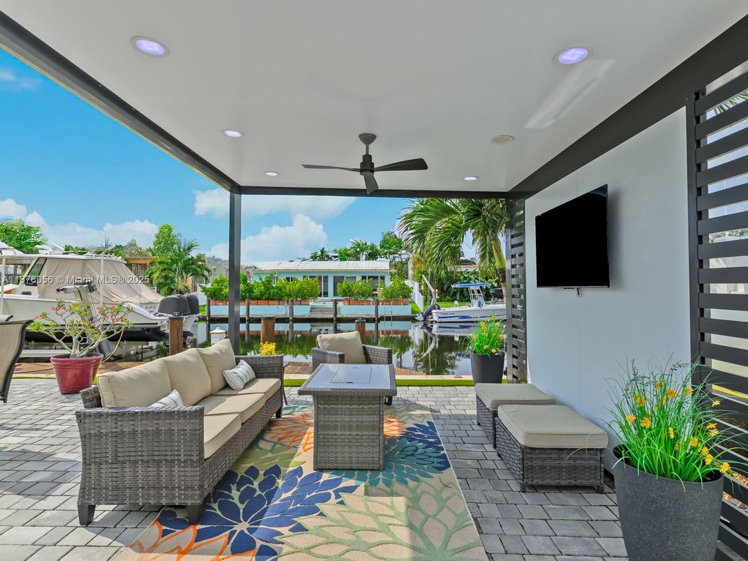 Exterior, Recessed Lighting, Water