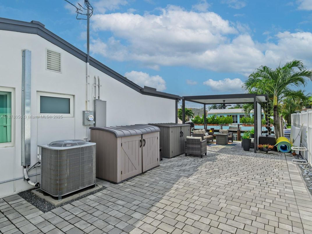 Exterior, Hot Tub