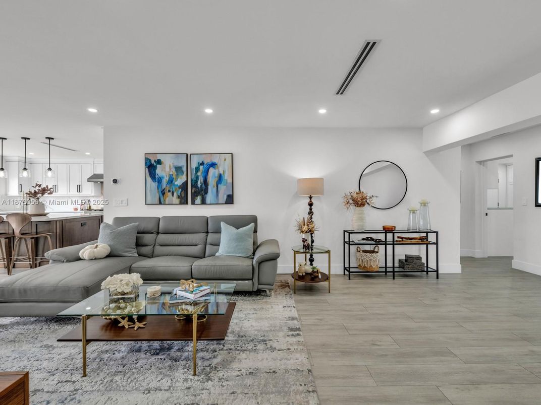 Interior, Living room, Pendant Lights, Recessed Lighting, Wood Texture Flooring