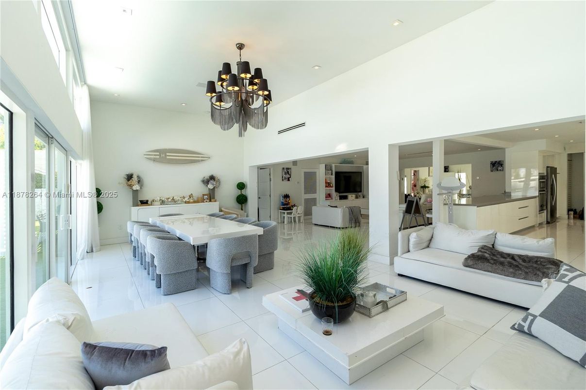 Chandelier, Dining room, Interior, Living room, Recessed Lighting