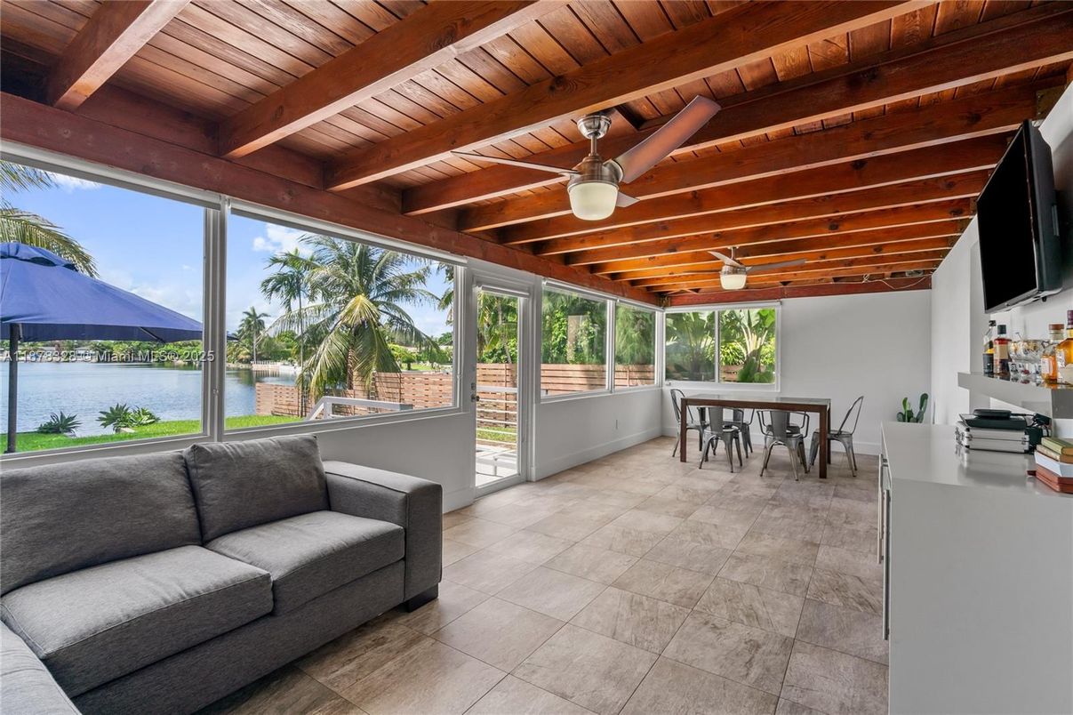 Dining room, Interior, Sun Room, Water, Wooden Beams, Wooden Ceilings