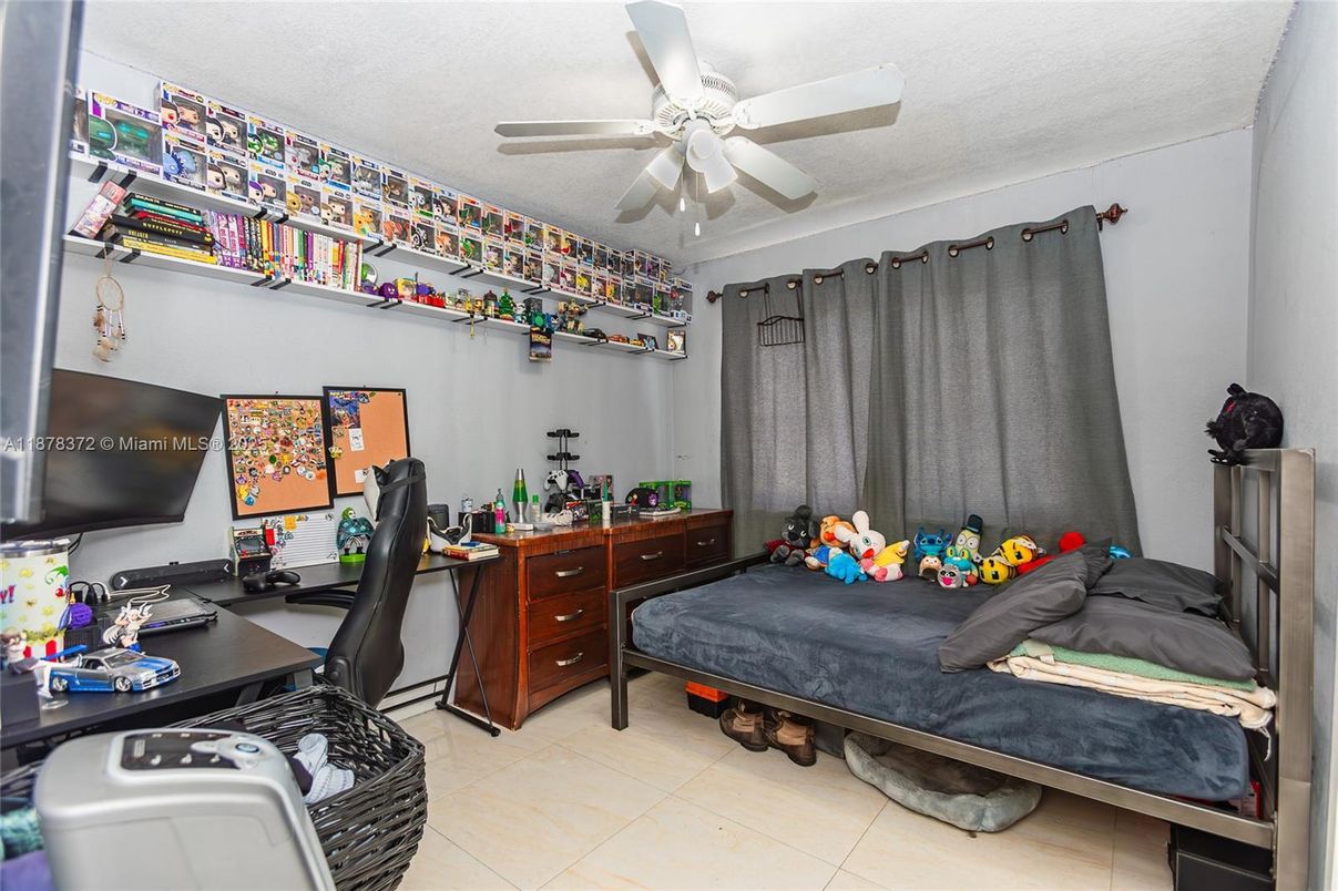 Home Office, Interior