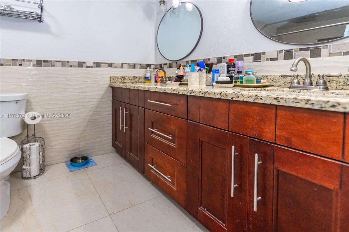 Bathroom, Dual Sink Vanities, Interior