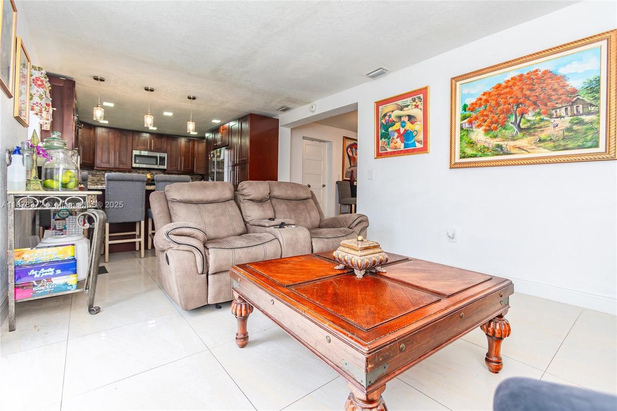Interior, Kitchen, Living room, Pendant Lights, Recessed Lighting, Stainless Steel Appliances