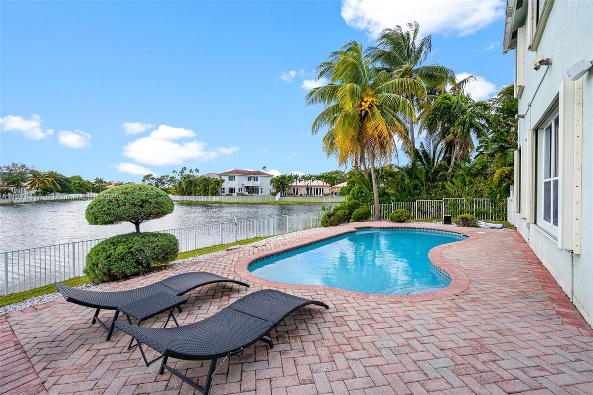 Exterior, Pool, Water