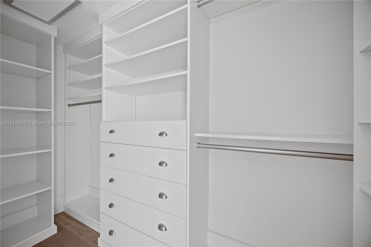 Interior, Walk-in Closets, Wood Texture Flooring