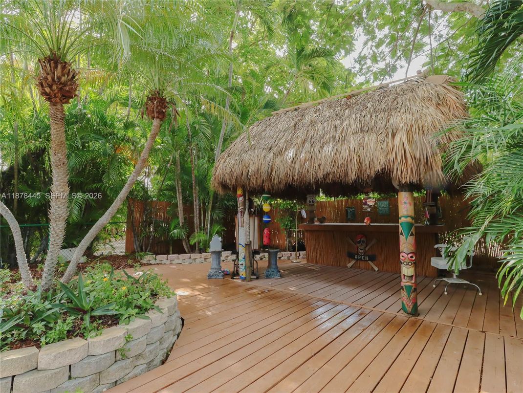 Exterior, Outdoor Kitchen