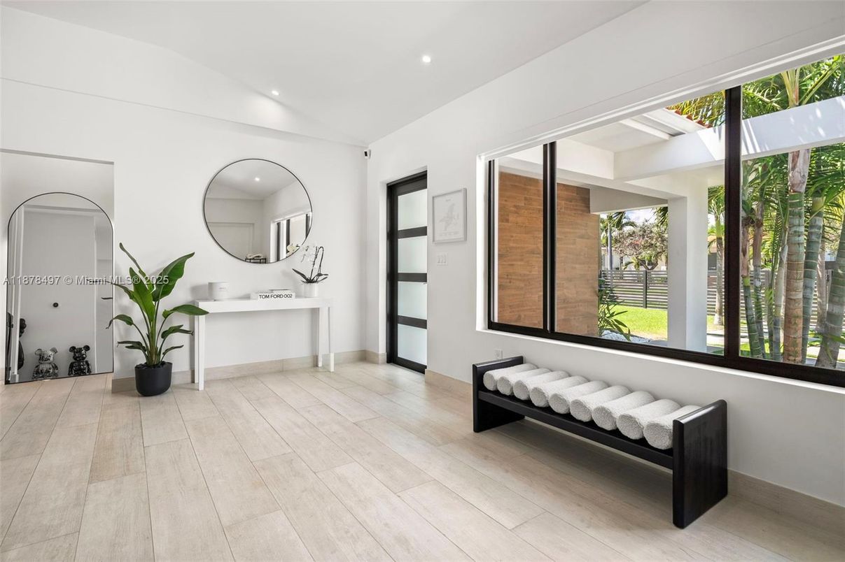 Interior, Recessed Lighting, Wood Texture Flooring